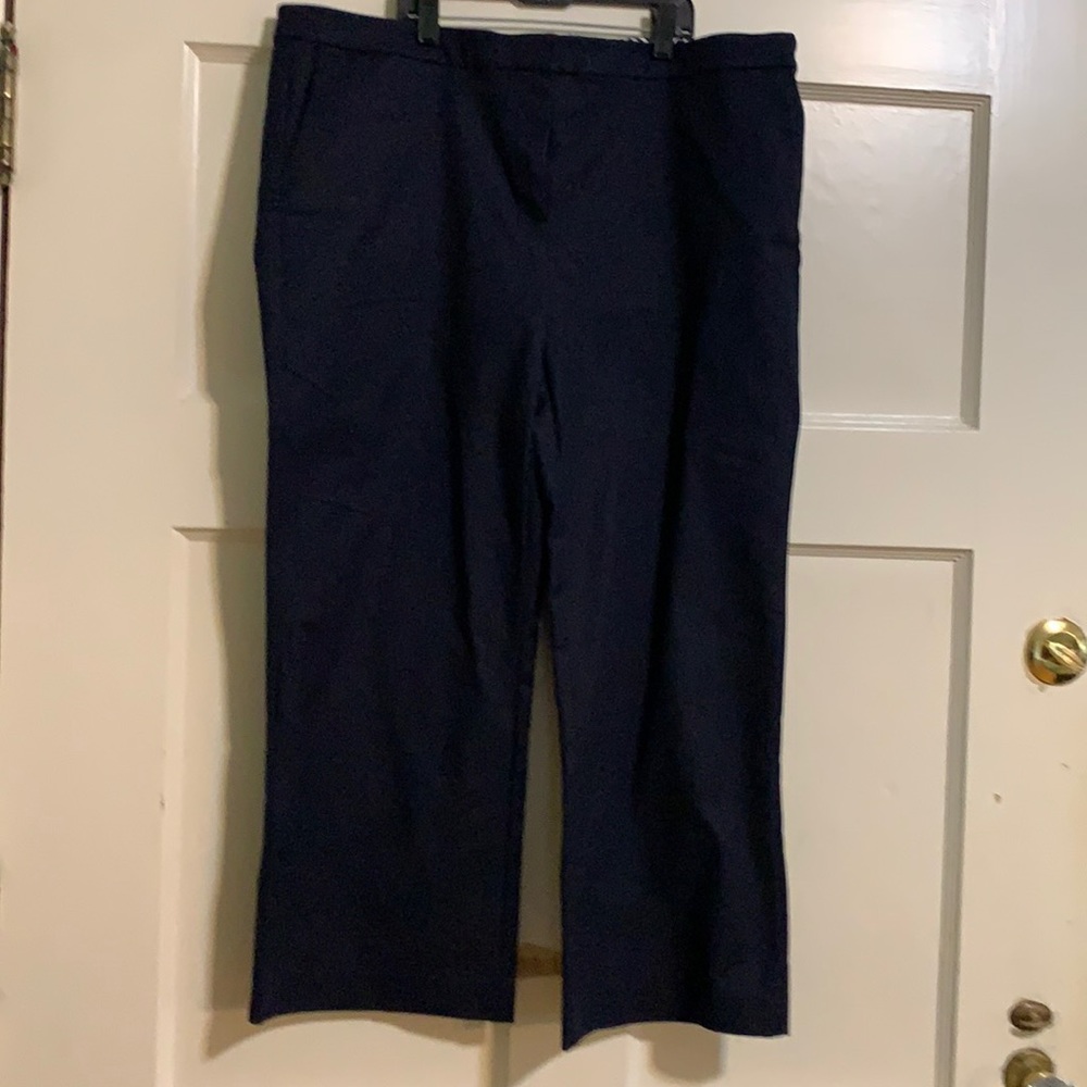 Boden women’s Navy wide legged cropped slacks 14